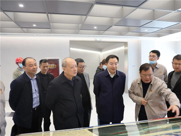 市委常委、常務(wù)副市長鄧永翔現(xiàn)場調(diào)研城投集團產(chǎn)業(yè)項目